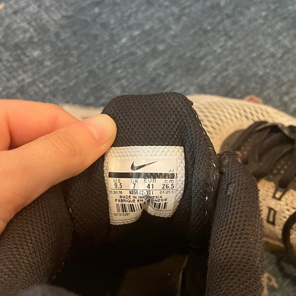 Nike Women’s Tailwind 8 Grey and Black Athletic Sneakers